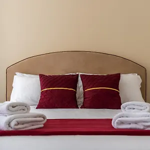 Decimo Meridio- At Spanish Steps- Guest house